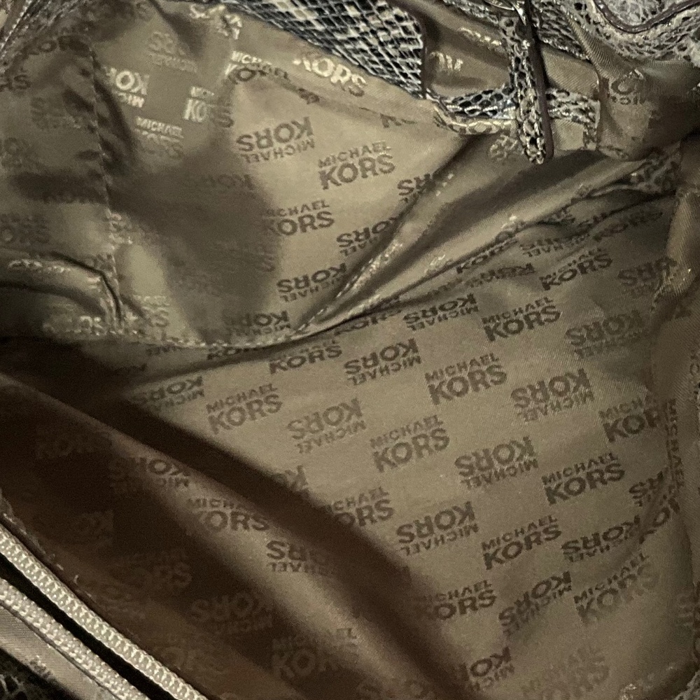 Michael Kors beige/black snake skin larger satchel MIK005   18-H3d - Picture 9 of 11